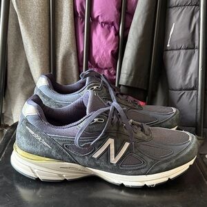New Balance 990v4